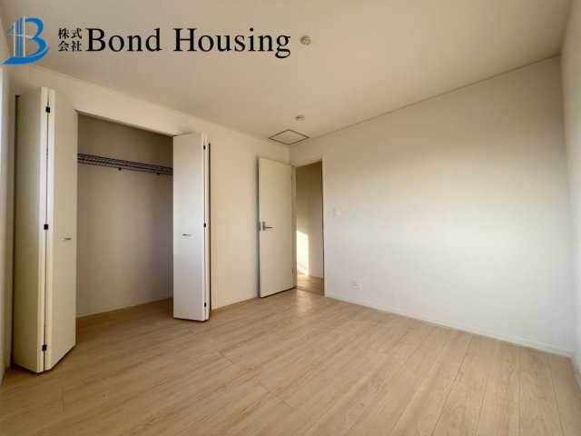 角地に付き開放感あり　二見町西二見第22　新築2区画　2号棟の玄関