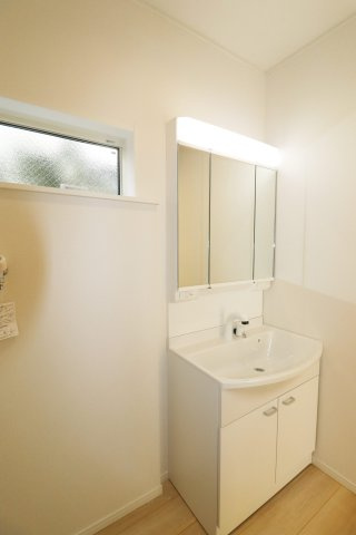 郡山市昭和1丁目第9　　　４号棟　　　芳賀小学校、郡山第４中学区の玄関|土間収納スペース♪　※同社施工例