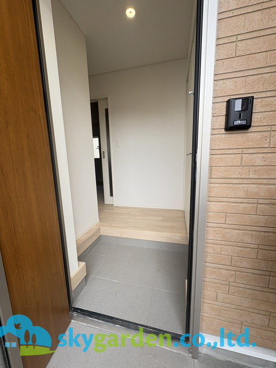 茅ヶ崎市南湖第18　新築戸建　全2棟2号棟の玄関
