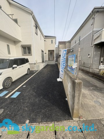 茅ヶ崎市南湖第18　新築戸建　全2棟2号棟の前面道路含む現地写真