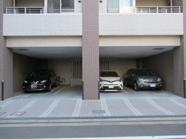 クリオ三ノ輪ラ・モードの駐車場