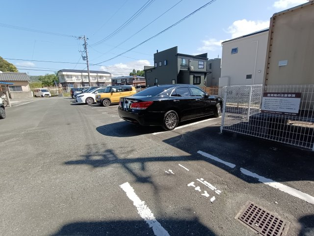 グレースリヴランの駐車場