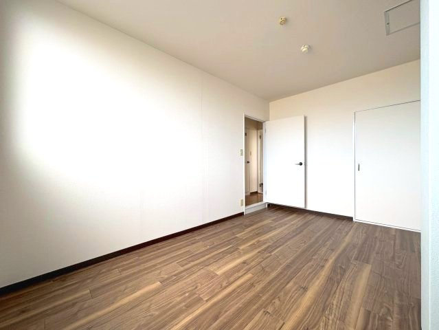 ドミール仲谷2号館の洋室