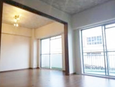 【洋室】 | 御影プライムハイツ | 6.79平米のバルコニーから朝日が差し込みます