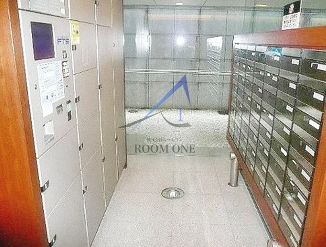 セントラルレジデンス九段下シティタワーのその他共用部分|宅配ボックスと集合ポストです。