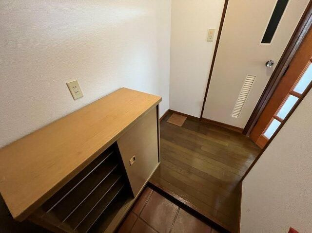 クレイドル新和の玄関