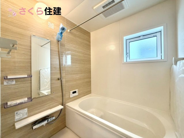 ブルーミングガーデン弥生2丁目　1号棟の浴室|梅雨の時期は大活躍の浴室乾燥機！家族の数だけ増える洗濯物もしっかり乾かせます。
