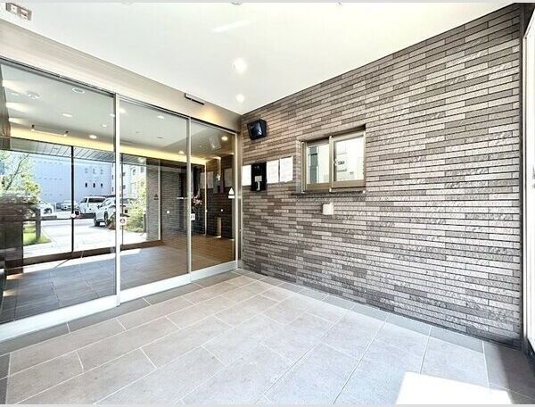 エスリード今池ルミナスのエントランス