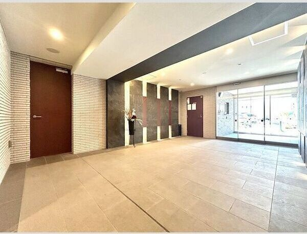 エスリード今池ルミナスのロビー