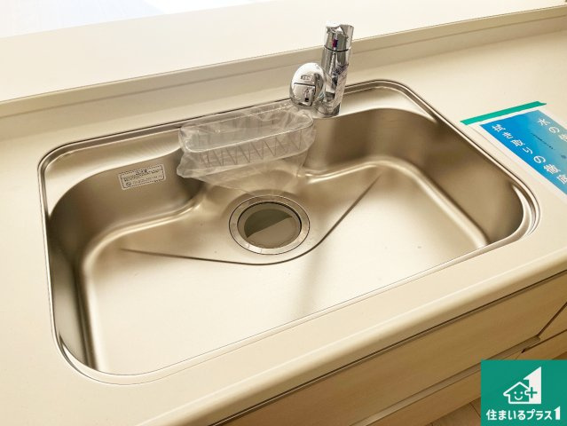 加古川市尾上町口里　新築一戸建ての独立洗面台|清潔感のある洗面台です。フラットな鏡は掃除がしやすく毎日清潔！ホースは引き出して使えるので洗顔やお掃除の際に便利です！