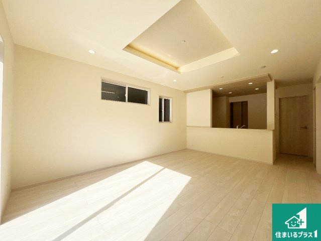 加古川市尾上町口里　新築一戸建ての前面道路含む現地写真|周辺は落ち着いた街並みの住宅地！子育てがしやすい住環境です！まだ未完成ですが、現地でしかわからない事もございます。是非一度ご覧ください。