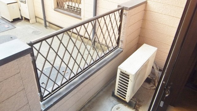 ハイツエリエートのバルコニー|通りより中に入っているので、洗濯物を隠して干せます