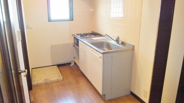 ハイツエリエートのキッチン|キッチン横にも窓あって明るいです