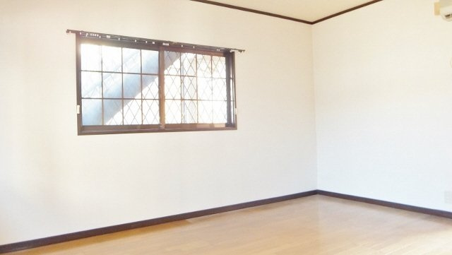 ハイツエリエートの居間・リビング|広々とした室内です