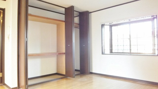 ハイツエリエートの居間・リビング|洋室９帖広々しています！