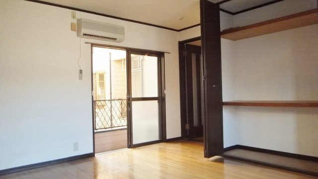 ハイツエリエートの収納|バルコニー南向きです