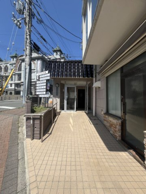 【エントランス】 | ロイヤル花隈