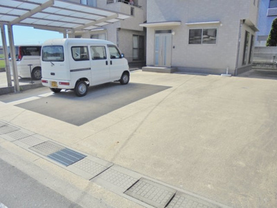 【駐車場】 | ネオウェーブ御幸 | カーポート有　※写真は別棟です