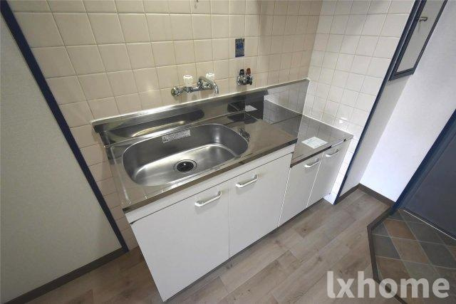 アルカディアSTのキッチン|コンパクトなキッチンで掃除もラクラク