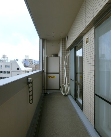 ダイアパレスシアース万代東棟のバルコニー