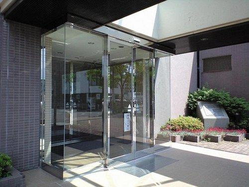 ダイアパレスシアース万代東棟のエントランス