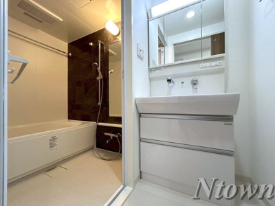 【洗面所】 | シュトルツ栄 | 明るい洗面所です