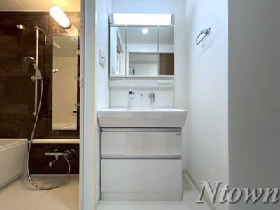 【独立洗面台】 | シュトルツ栄 | 独立洗面化粧台が付いています