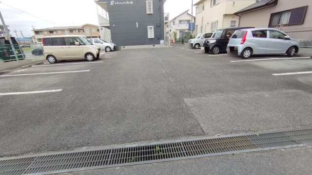 シティハイツパールの駐車場