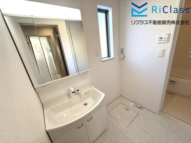 新築戸建　神戸市北区泉台7丁目12　１号棟の独立洗面台|ランドリースペースあります