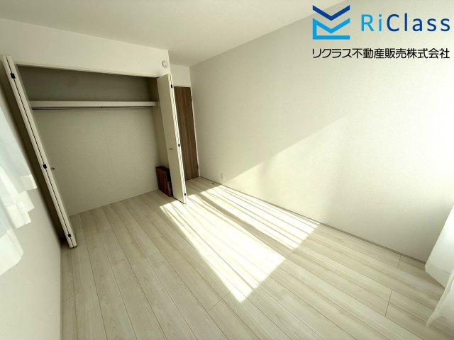 新築戸建　神戸市北区泉台7丁目12　１号棟の寝室|広くて明るい寝室
クローゼットあります