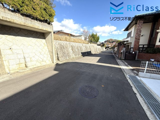 新築戸建　神戸市北区泉台7丁目12　１号棟の前面道路含む現地写真|前面道路含む現地写真です