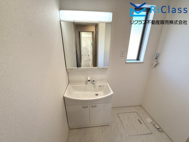 新築戸建　神戸市北区泉台7丁目12　１号棟の独立洗面台|独立洗面台、朝の身支度には欠かせません