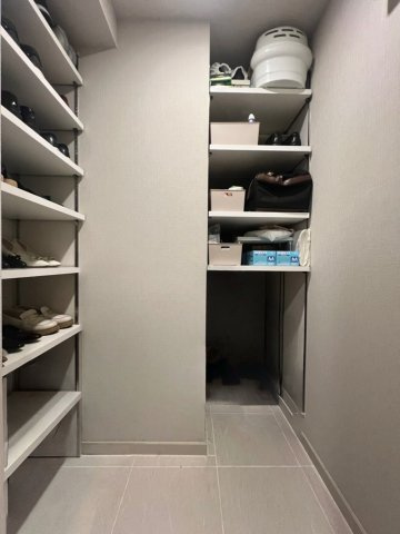 オープンレジデンシア桜山ヒルズの収納|キャリーケース、アウトドア用品、ベビーカーなどを収納することができます。