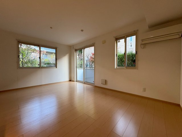 ガーデンハウス【おとり物件なし】学生・社会人にオススメ！初期費用分割払いOK！の居間・リビング