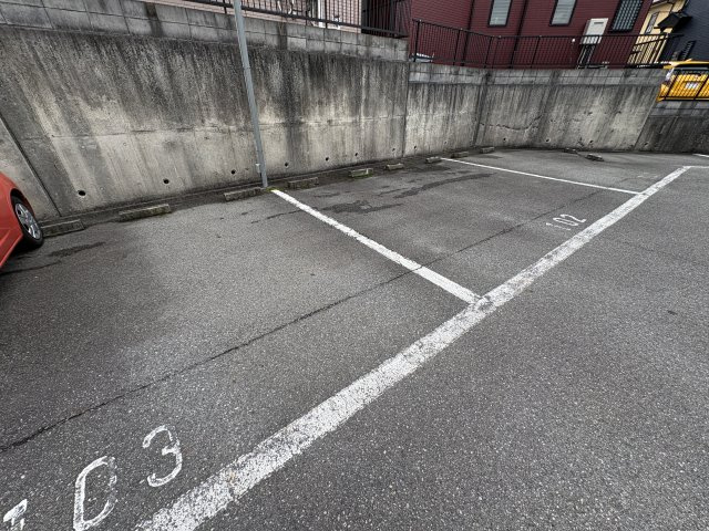 サンクヴィラージュの駐車場