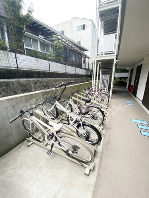 【その他共用部分】 | リブリ・ウンレーヴ | 整備されたラック付き駐輪場♪