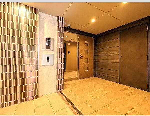 リーデンス今池のエントランス