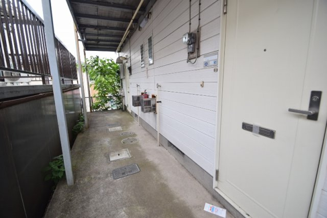 シャトルＭアネックスのその他共用部分|玄関前共用廊下