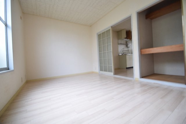 シャトルＭアネックスの洋室|明るい洋室