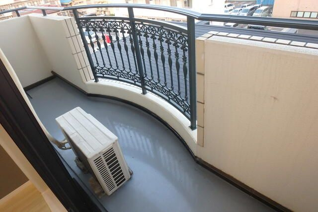 さかえビルのバルコニー