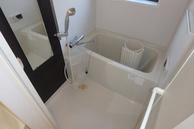 さかえビルの浴室