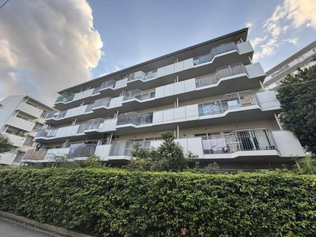 リバーサイド友渕第一住宅１４号棟の外観