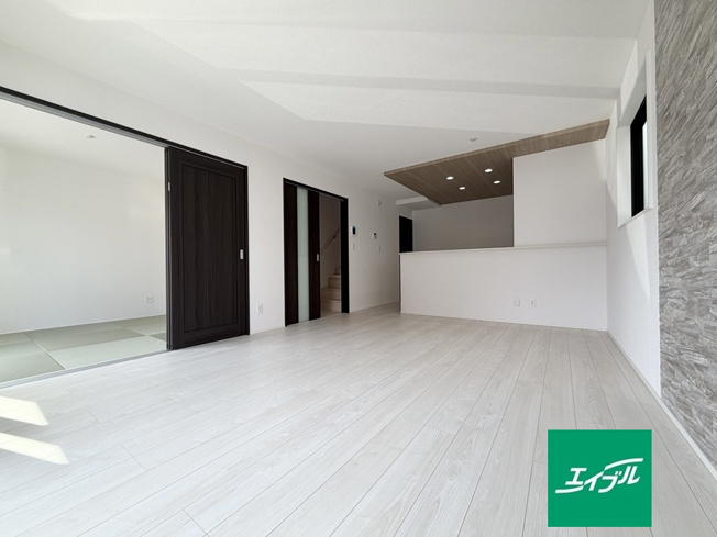 【居間・リビング】 | グラファーレ岡山市大福4期 (全2棟) | 16帖のLDKで広々お使いいただけます♪