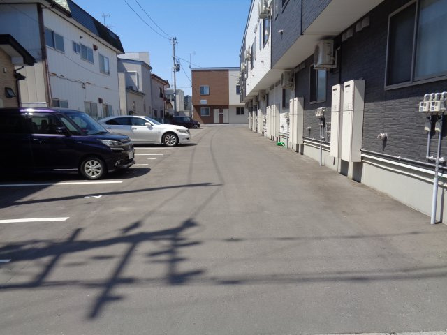 Astoria Bの駐車場