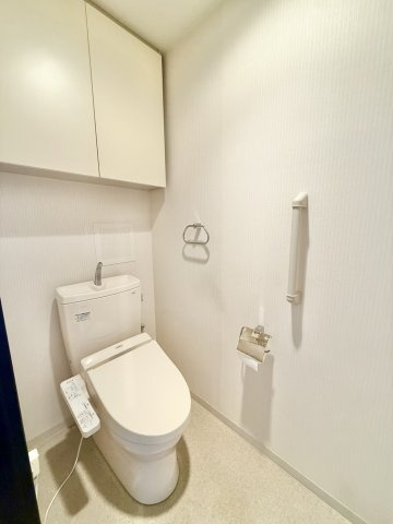 オーズガーデンC棟の駐車場|大切なお車を綺麗に保てる上、防犯の面も安心♪