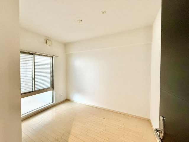 オーズガーデンC棟の中庭|緑豊かな中庭♪共用スペースが充実しております！