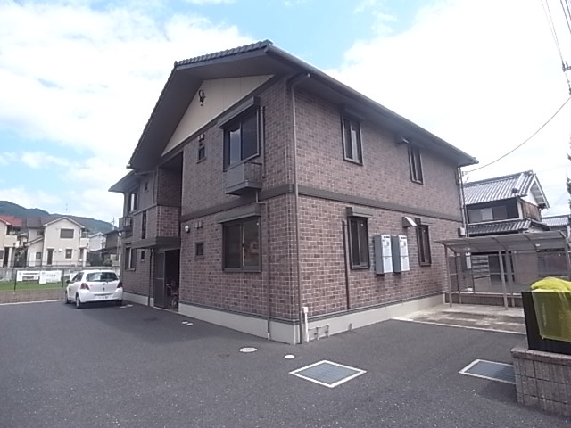 シャルマン高畑Ａの外観