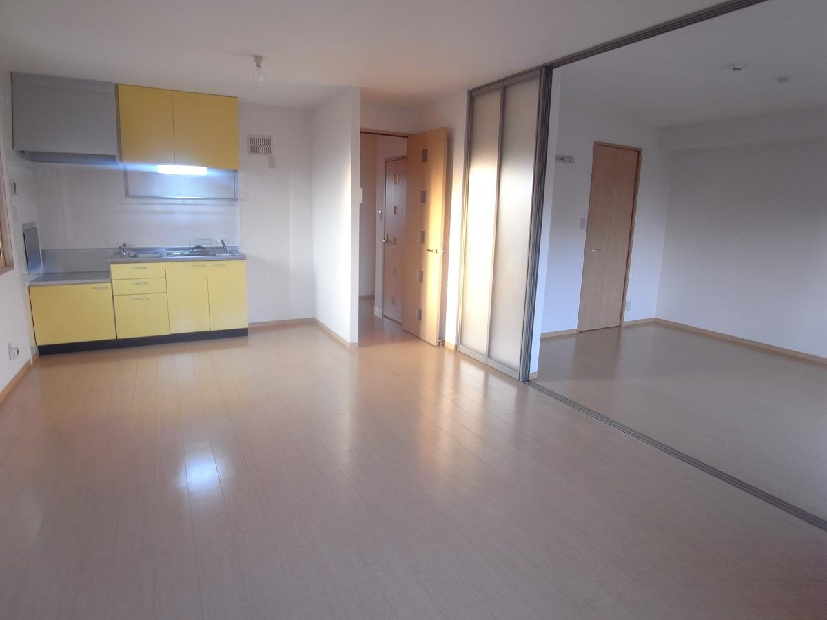 シャルマン高畑Ａの居間・リビング