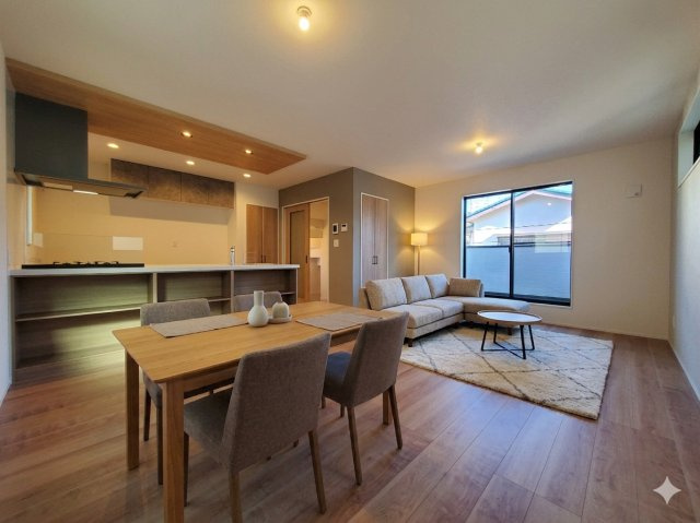 三郷市　鷹野1丁目　新築戸建　全1棟