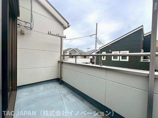 南花畑の良邸のバルコニー|【Balcony】
日当たりが良く不思議と空が近く感じられる東南角向きバルコニー。